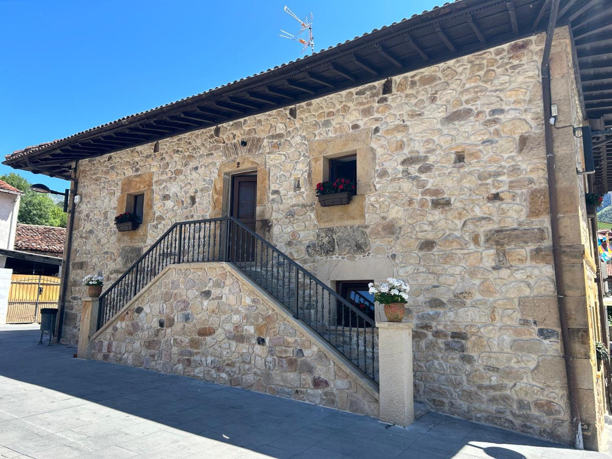 Apartamentos San Roque Arenas De Cabrales Extérieur photo